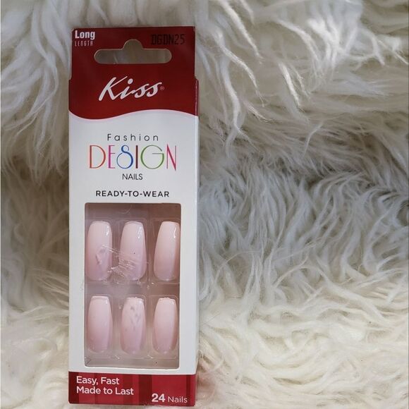 NWT KISS - fashion design light pink 💗 artificial nails - Picture 1 of 3